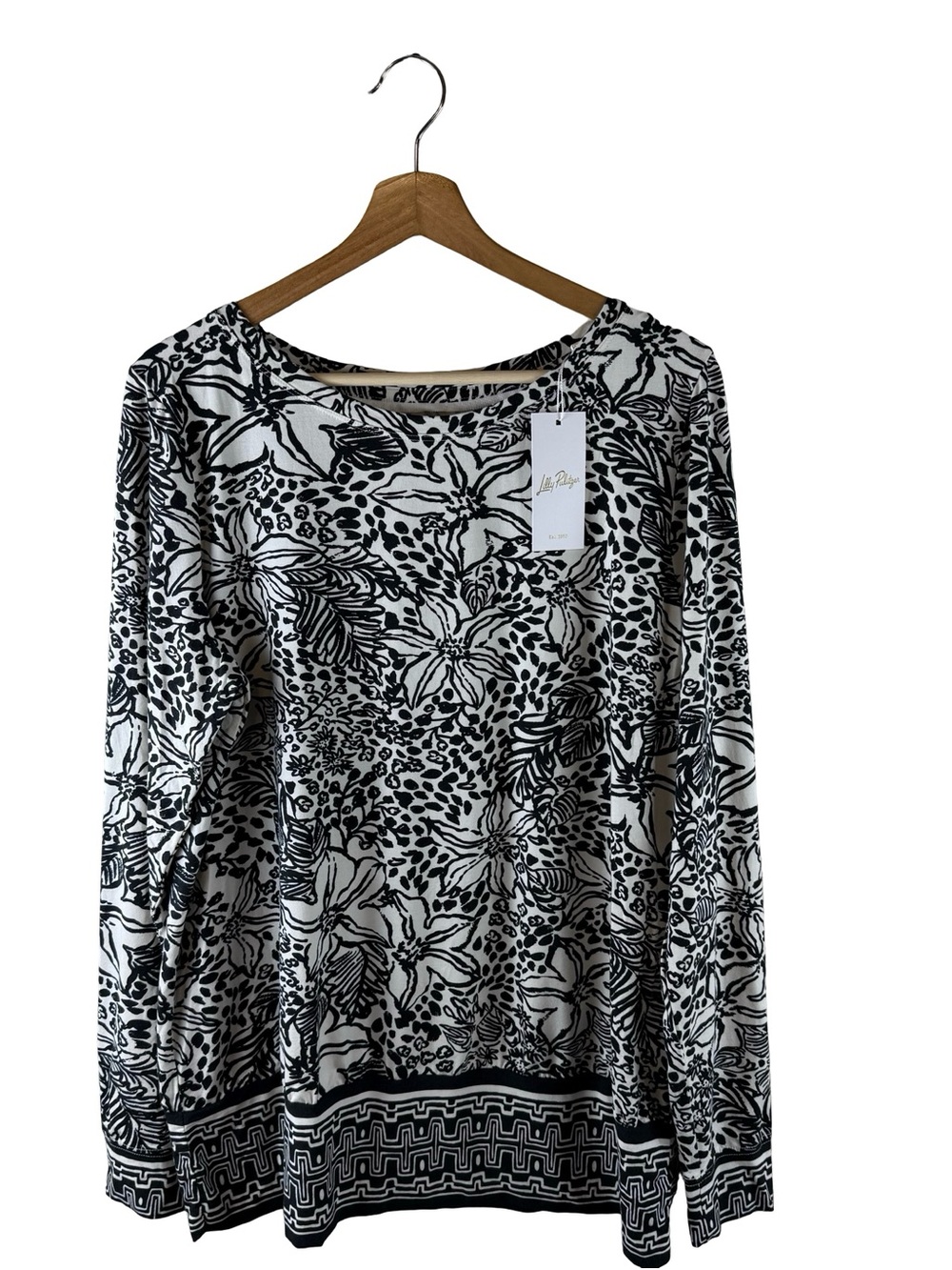 LILLY PULITZER tamika long sleeve pullover tee in onyx lots to spot